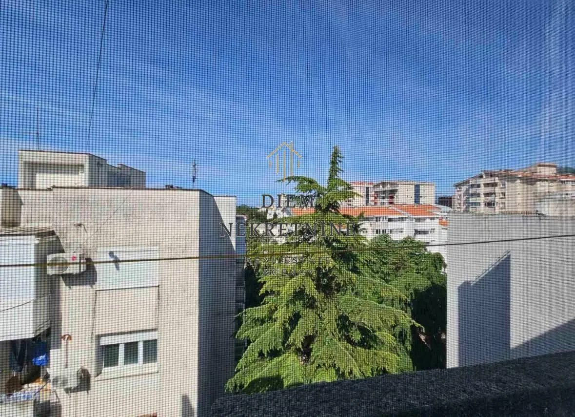 Sale, three bedroom apartment, 84m², Centar, Bar