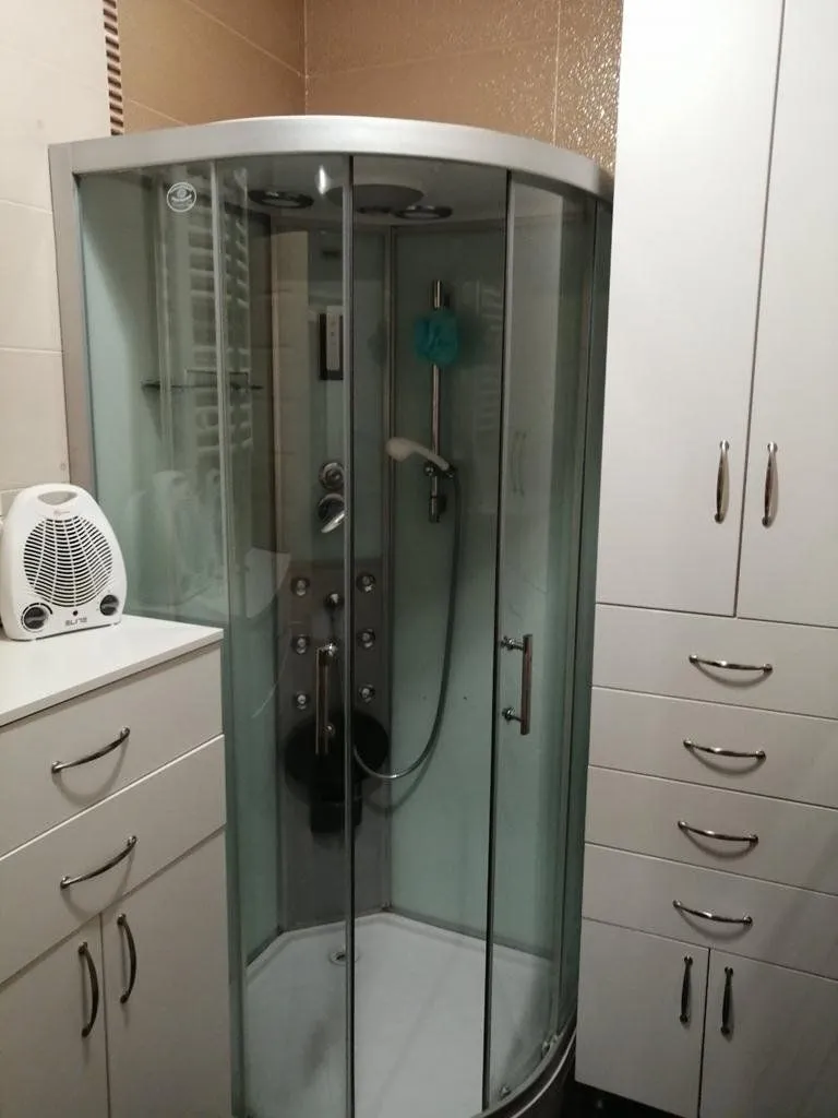 Izdavanje, trosoban stan, 100m², Blok 6, Podgorica