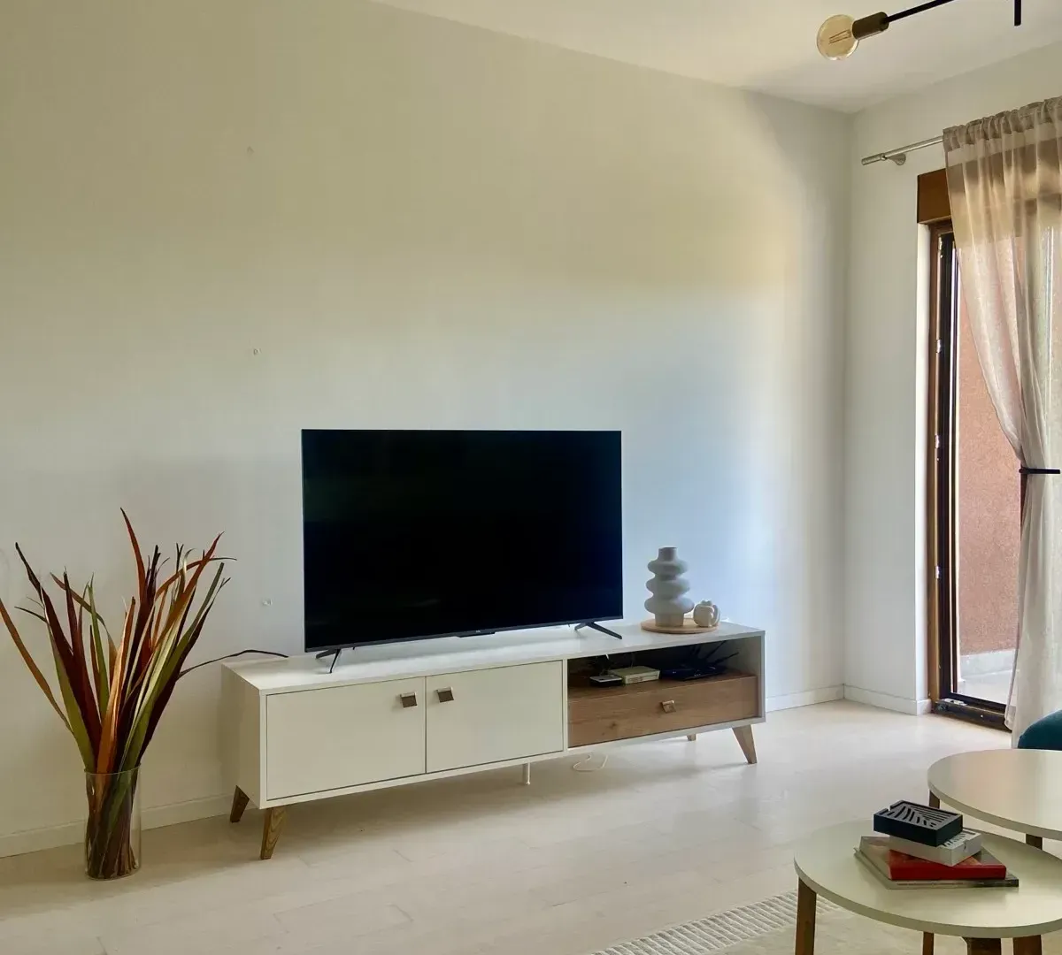 Izdavanje, stan, 72m², Tivat, Crna Gora