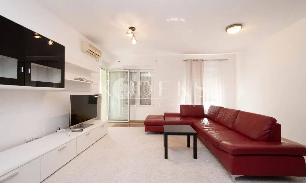 Izdavanje, dvosoban stan, 69m², Ljubović, Podgorica