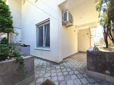 Rent, studio apartment, 40m², Vezirov Most, Podgorica - image 9