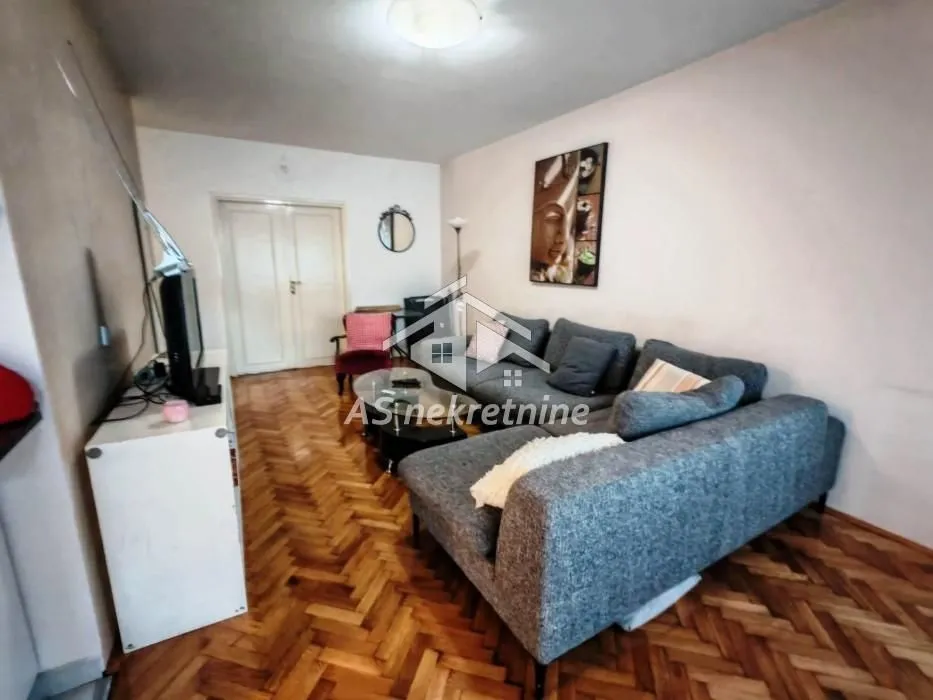 Rent, three bedroom apartment, 73m², Kalenić Pijaca, Vračar Sve Podlokacije