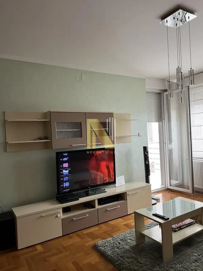 Izdavanje, jednosoban stan, 50m², Grbavica, Novi Sad Sve Podlokacije