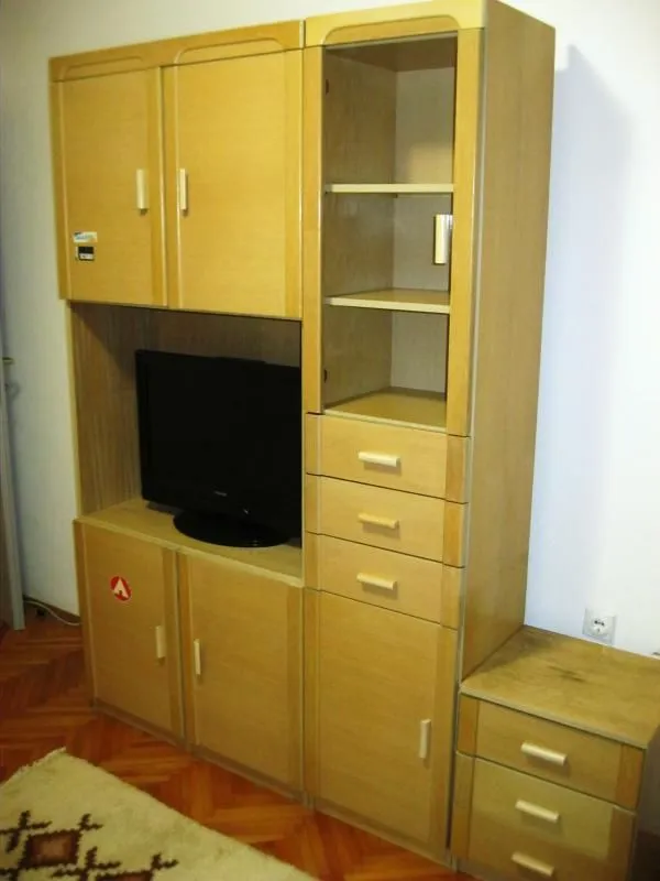 Izdavanje, četvorosoban stan, 96m², Centar, Niš