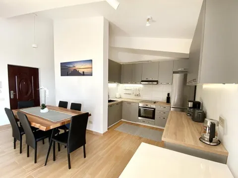 Rent, three bedroom apartment, 136m², Petrovac, Budva - image 4
