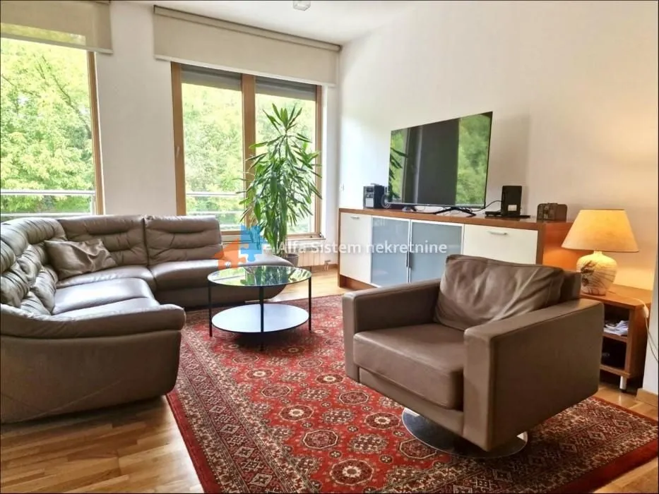 Izdavanje, trosoban stan, 116m², Savski Venac, Beograd