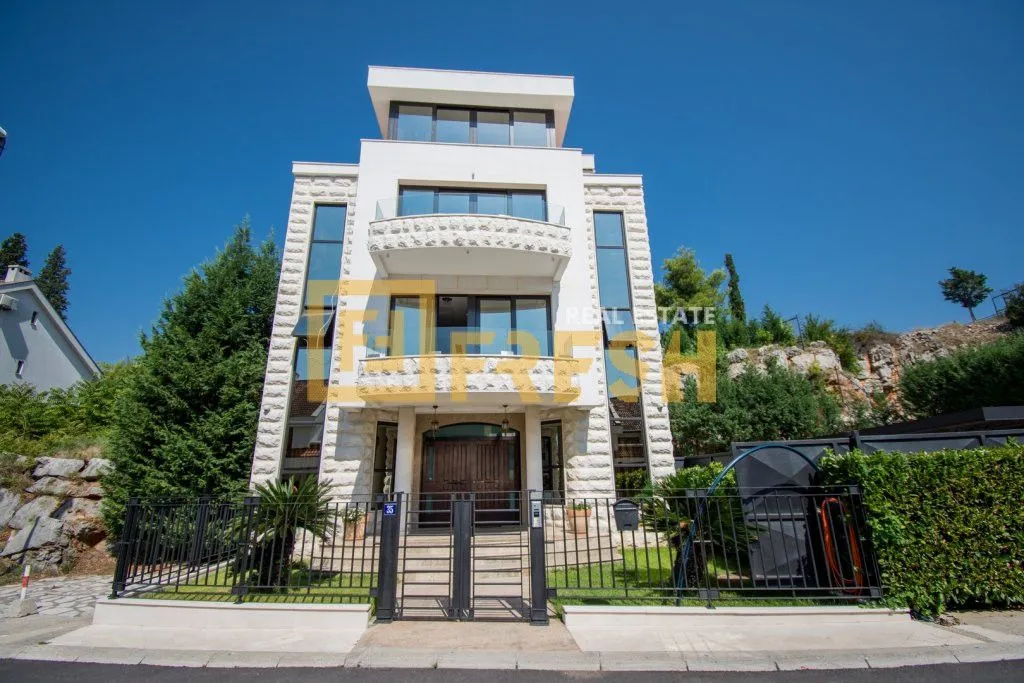 Sale, house, 840m², Gorica C, Podgorica