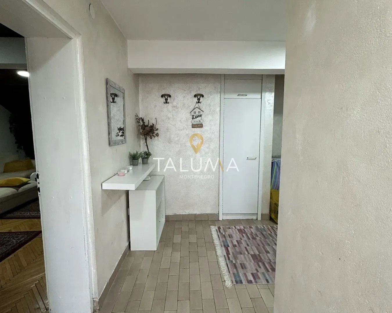 Izdavanje, trosoban stan, 100m², Stari Aerodrom, Podgorica