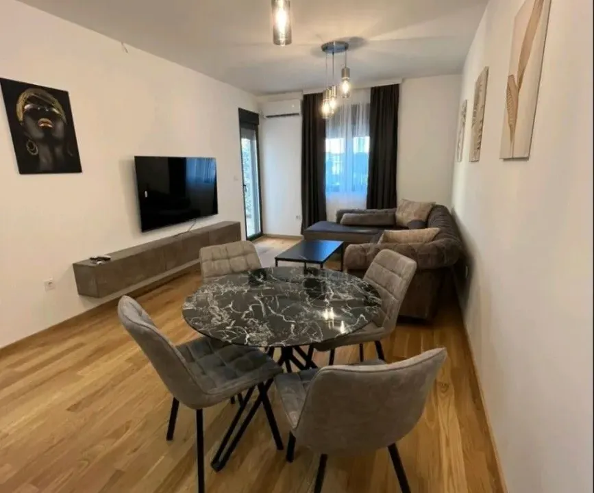 Izdavanje, dvosoban stan, 70m², City Kvart, Podgorica