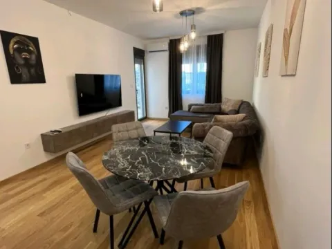 Izdavanje, dvosoban stan, 70m², City Kvart, Podgorica