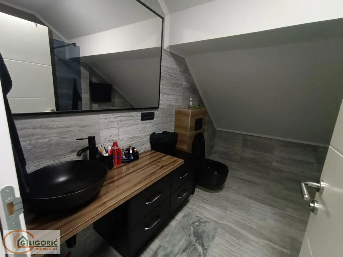Prodaja, kuća, 346m², Strelište, Pančevo