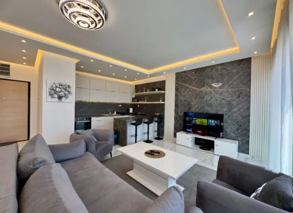 Izdavanje, dvosoban stan, 82m², Bečići, Budva