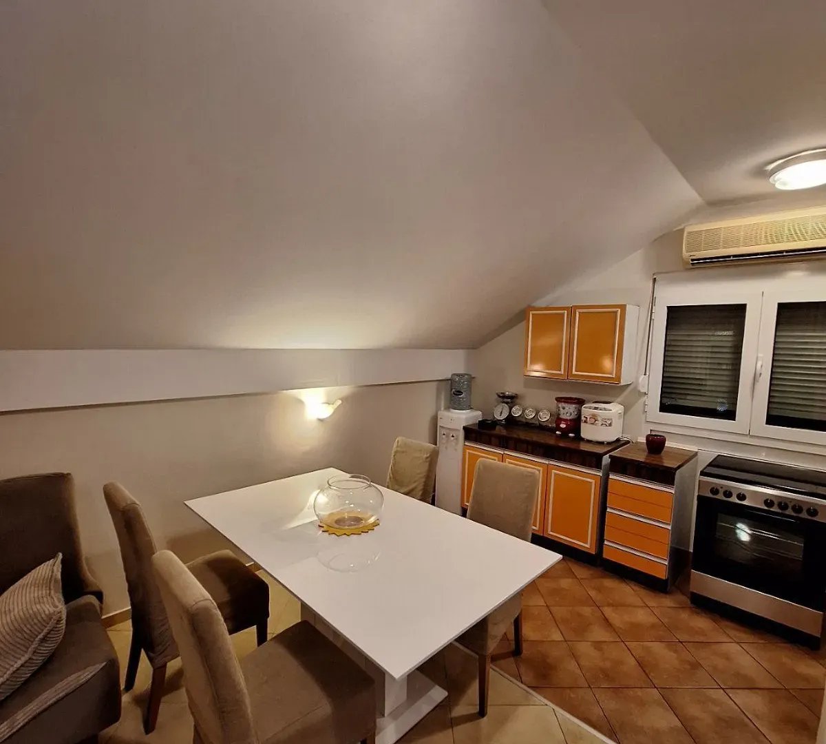Izdavanje, jednosoban stan, 60m², Donja Gorica, Podgorica
