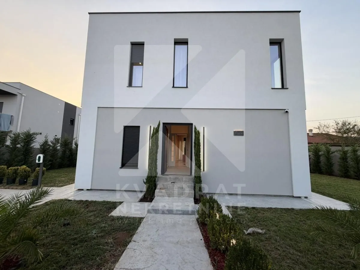 Prodaja, kuća, 225m², Gornja Gorica, Podgorica
