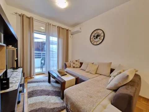 Izdavanje, dvosoban stan, 50m², Budva, Crna Gora - image 2