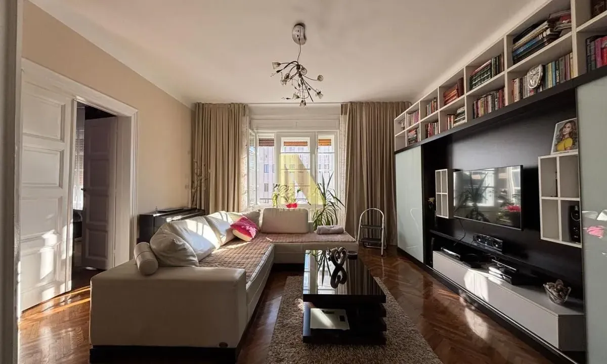 Izdavanje, trosoban stan, 113m², Centar, Novi Sad