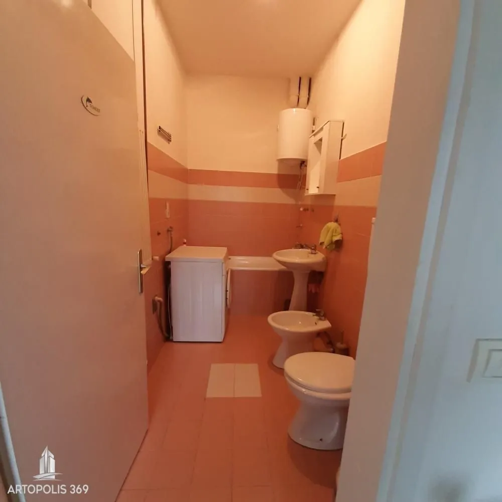 Izdavanje, trosoban stan, 70m², Savski Venac, Beograd