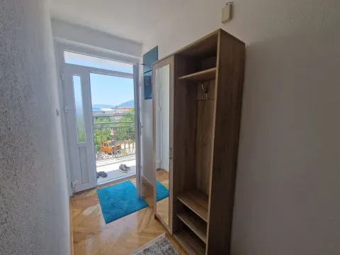 Rent, two bedroom apartment, 70m², Tivat, Crna Gora - image 10