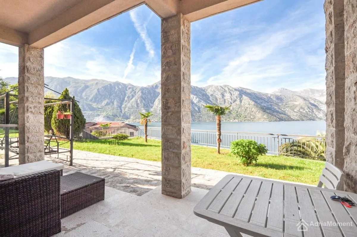 Prodaja, dvosoban stan, 68m², Kostanjica, Kotor