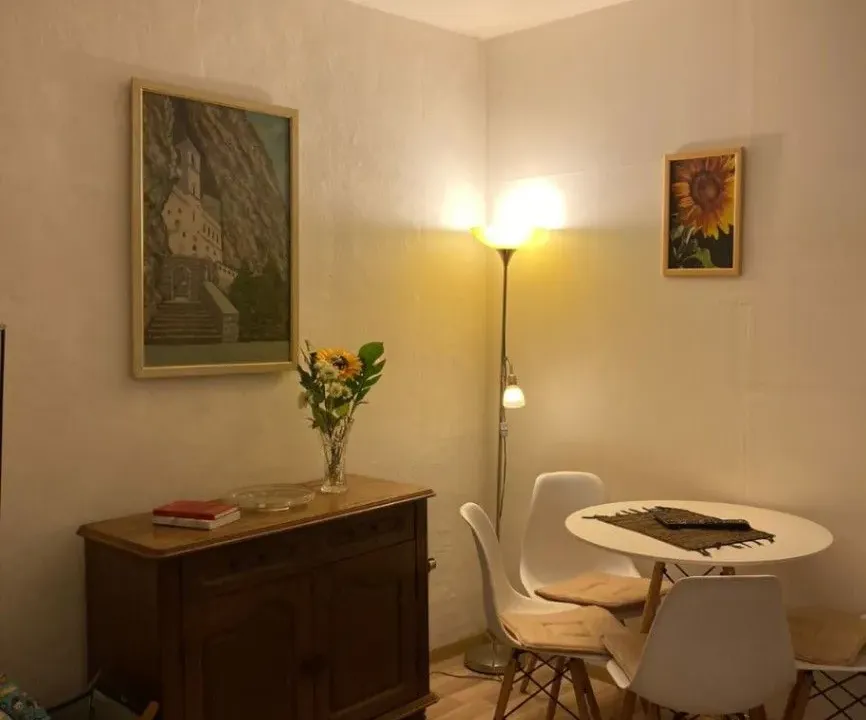 Izdavanje, kuća, 50m², Centar, Cetinje