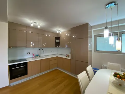 Izdavanje, dvosoban stan, 89m², Radanovići, Kotor - image 6