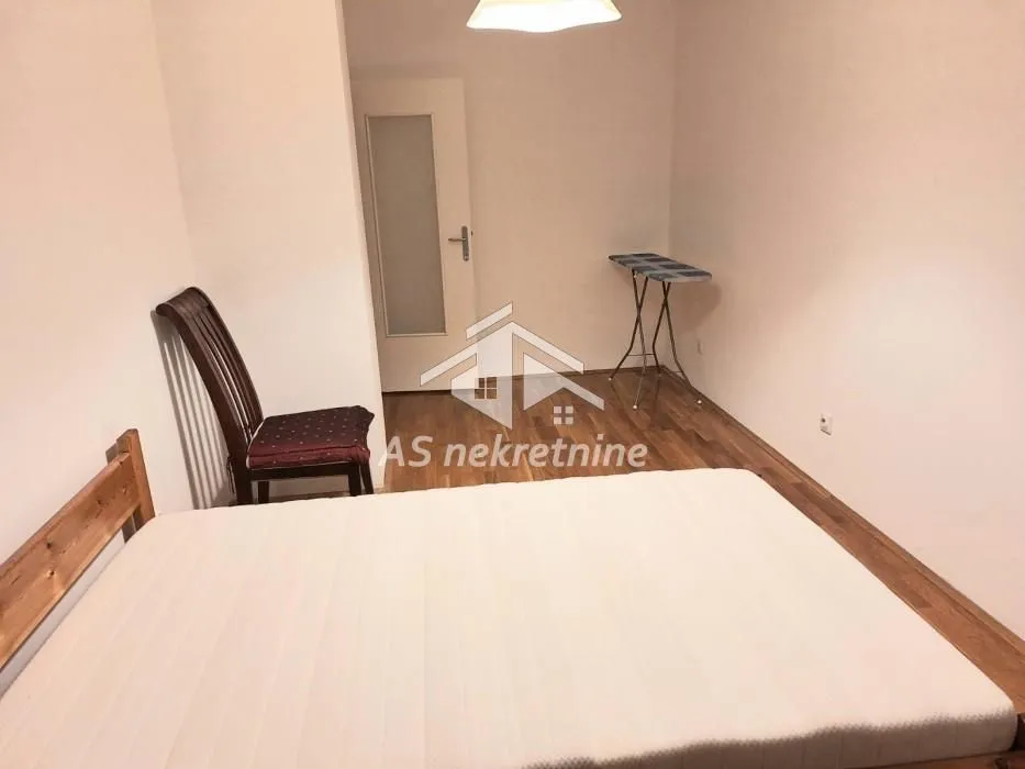 Izdavanje, četvorosoban stan, 105m², Vračar Sve Podlokacije, Beograd