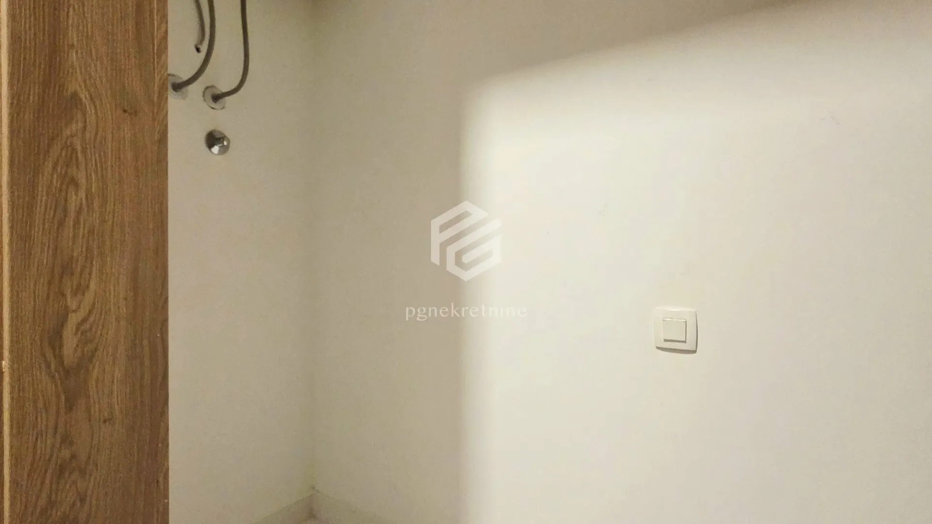 Izdavanje, dvosoban stan, 85m², Master Kvart, Podgorica