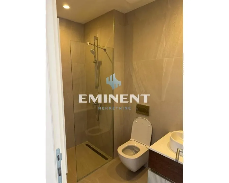 Modern bathroom equipped with a walk-in shower and a wall-hung toilet.