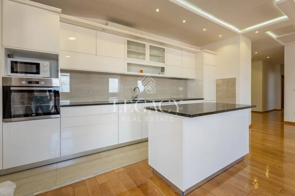 Prodaja, četvorosoban stan, 140m², Šumice, Beograd