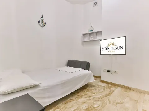 Izdavanje, dvosoban stan, 77m², Centar, Budva - image 17