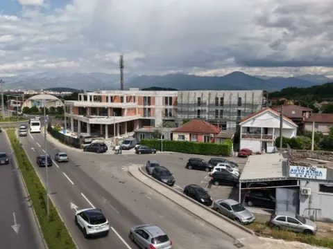 Izdavanje, poslovni prostor, 2000m², Donja Gorica, Podgorica - image 8