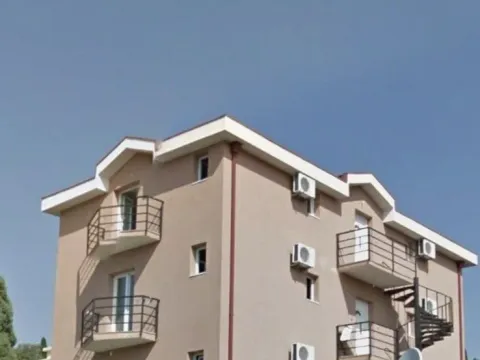 Izdavanje, jednosoban stan, 47m², Momišići, Podgorica - image 2