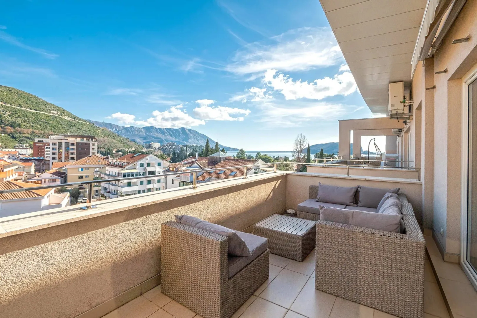 Sale, four bedroom apartment, 170m², Budva, Crna Gora