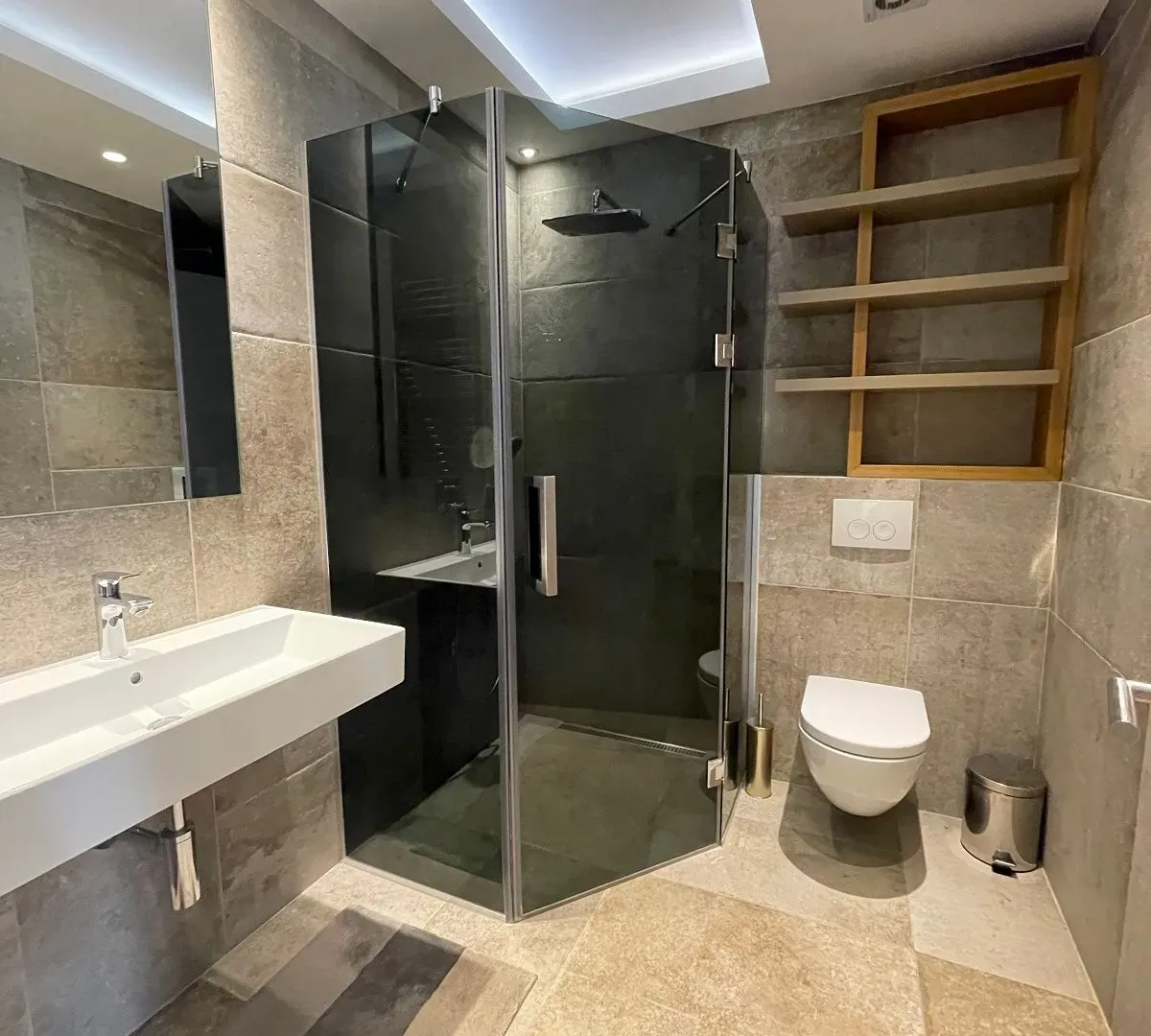 Izdavanje, trosoban stan, 100m², Crveni Krst, Beograd