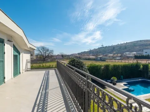Izdavanje, kuća, 500m², Zabjelo, Podgorica - image 28