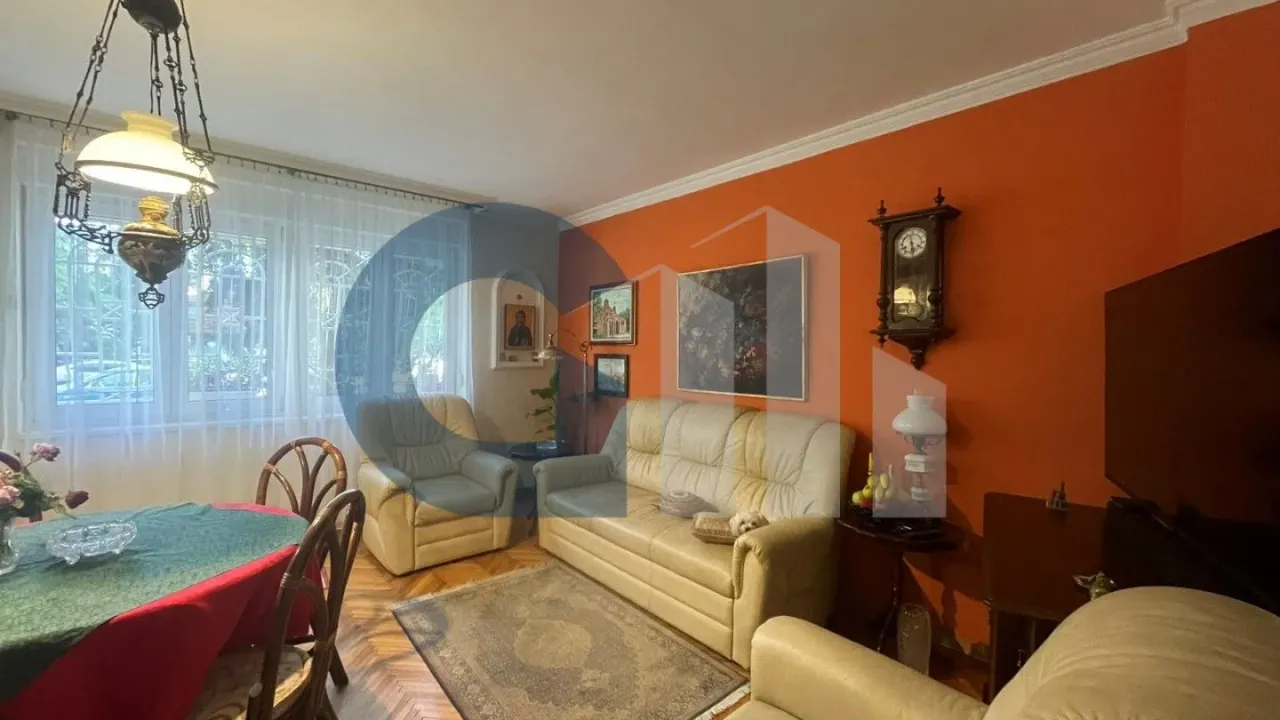 Prodaja, četvorosoban stan, 70m², Zemun Kalvarija, Zemun Sve Podlokacije