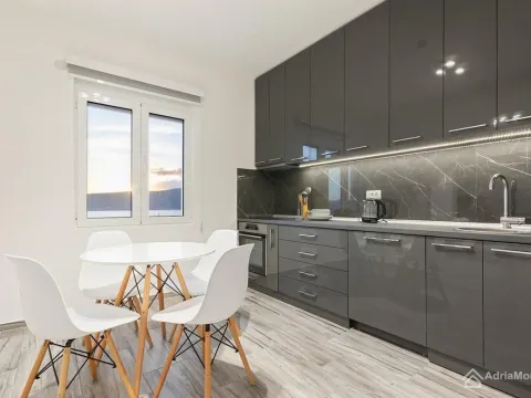 Sale, two bedroom apartment, 55m², Tivat, Crna Gora - image 3