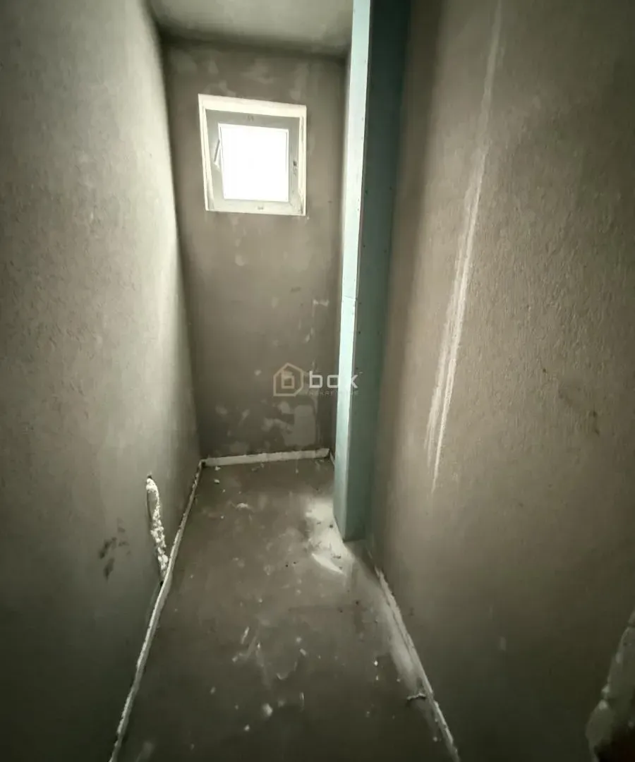 Prodaja, trosoban stan, 90m², Donja Vrežina, Niš