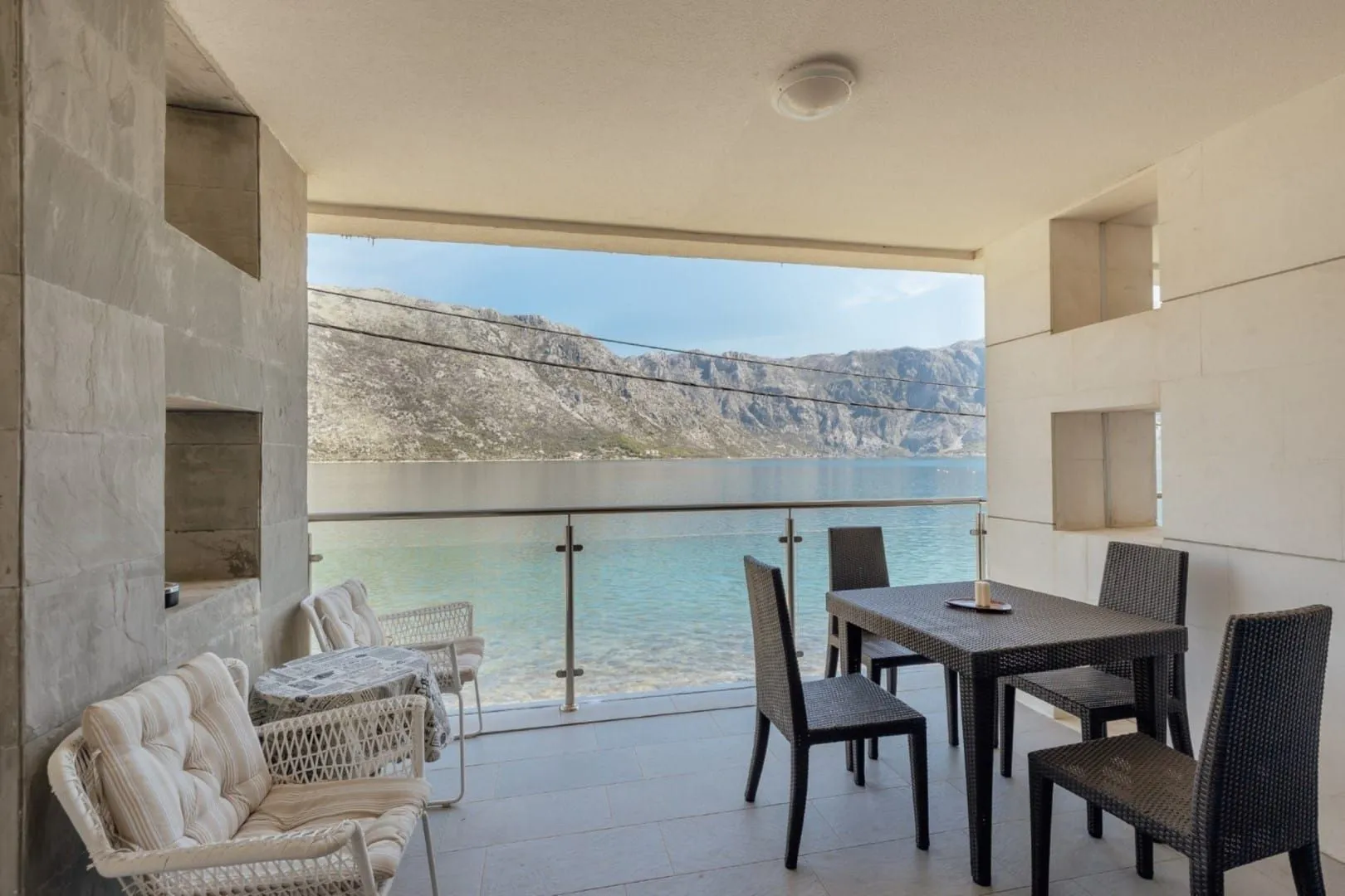 Prodaja, dvosoban stan, 100m², Stoliv, Kotor