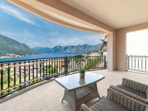 Prodaja, stan, 594m², Dobrota, Kotor - image 3