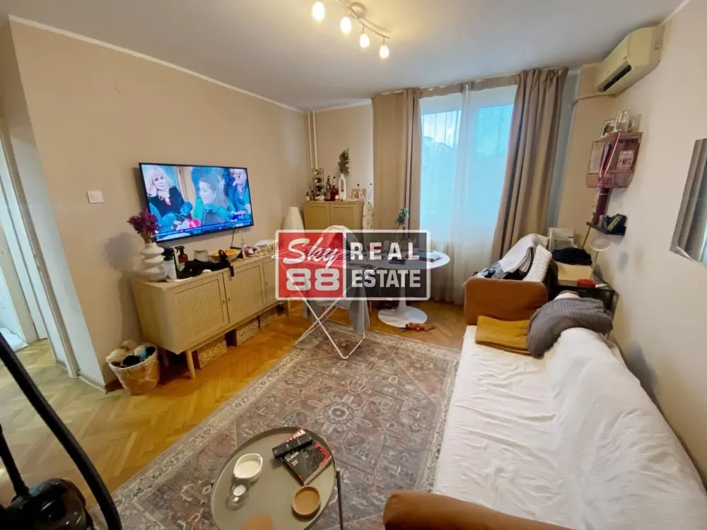 Sale, two bedroom apartment, 40m², Kalenić Pijaca, Vračar Sve Podlokacije