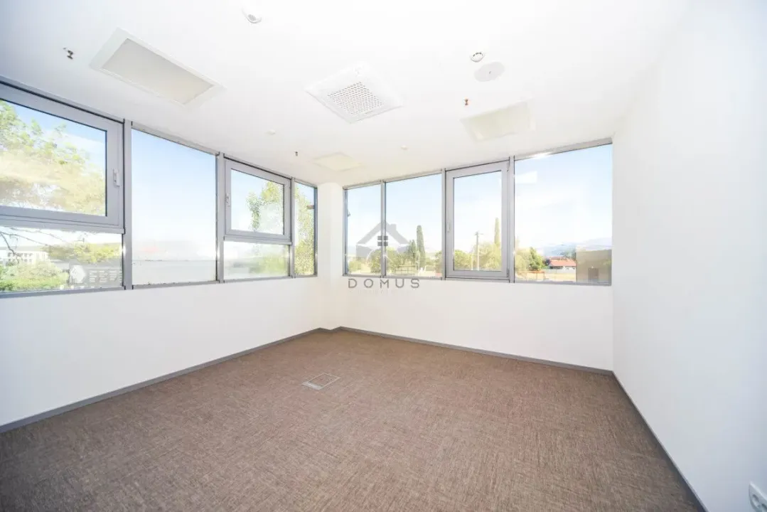 Izdavanje, poslovni prostor, 600m², Donja Gorica, Podgorica