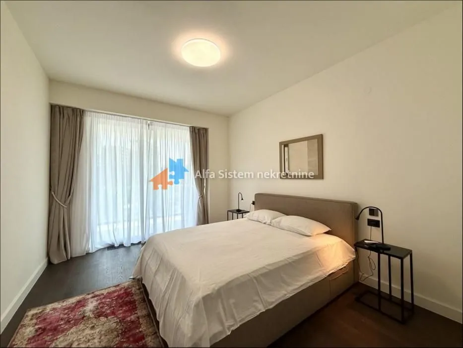 Izdavanje, četvorosoban stan, 110m², Savski Venac, Beograd