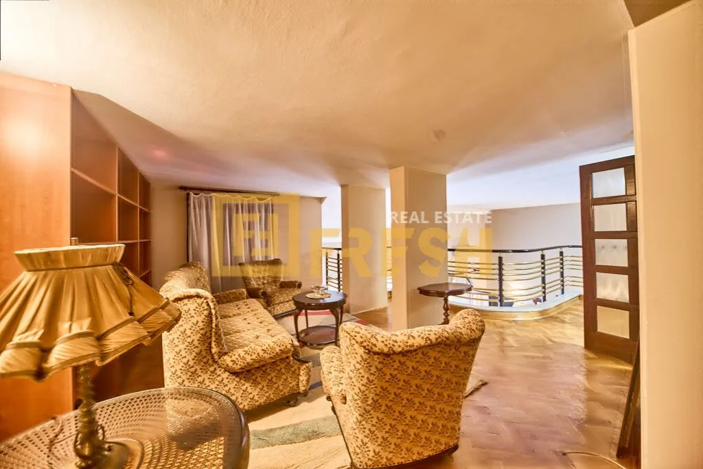 Izdavanje, kuća, 280m², Gorica C, Podgorica