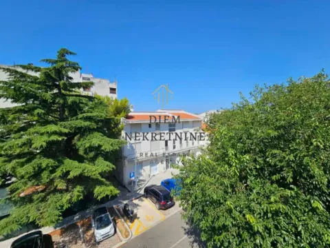 Rent, two bedroom apartment, 60m², Centar, Bar - image 2