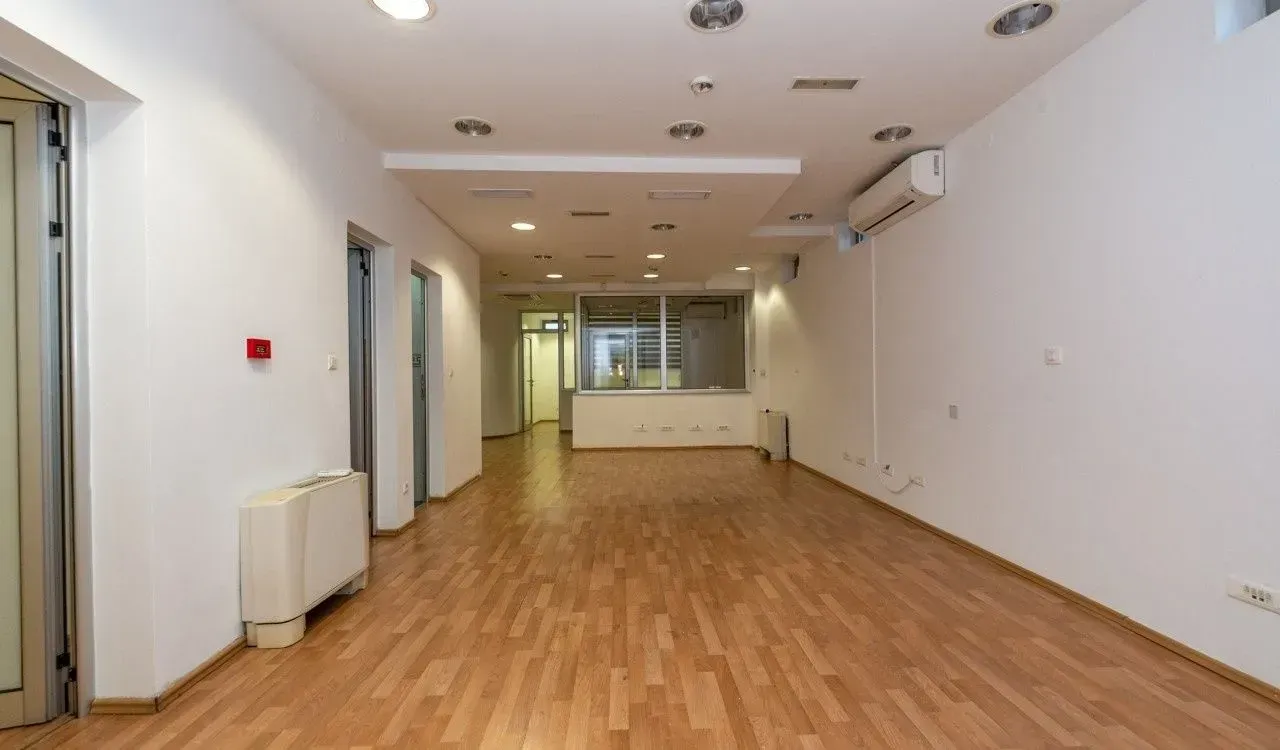 Rent, office space, 147m², Vezirov Most, Podgorica