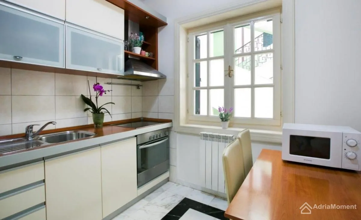 Prodaja, četvorosoban stan, 95m², Sveti Stefan, Budva
