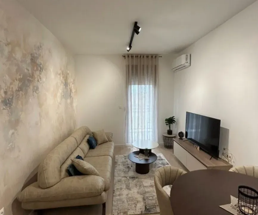 Izdavanje, jednosoban stan, 37m², Tološi, Podgorica