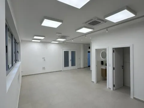 Poslovni prostor in Banovo Brdo