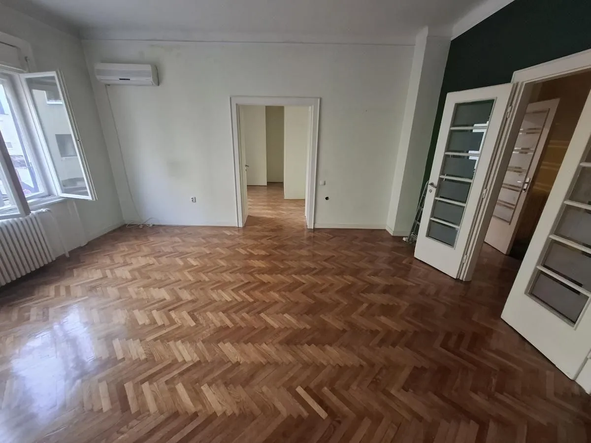 Izdavanje, trosoban stan, 122m², Centar, Novi Sad